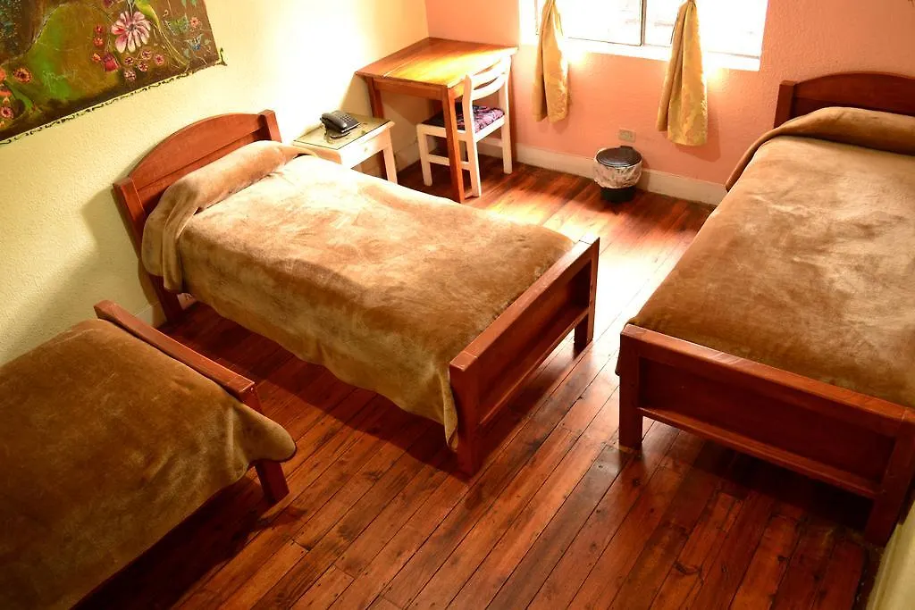 Hostal Loro Verde Quito Equador