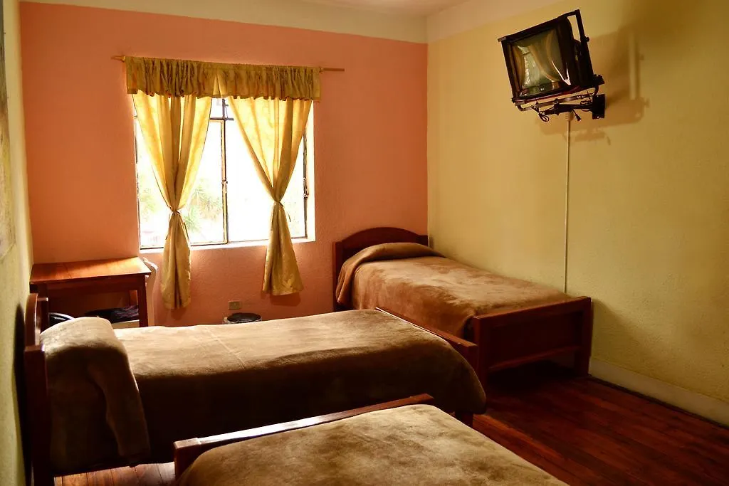 Hostal Loro Verde Quito 0*,  Ecuador